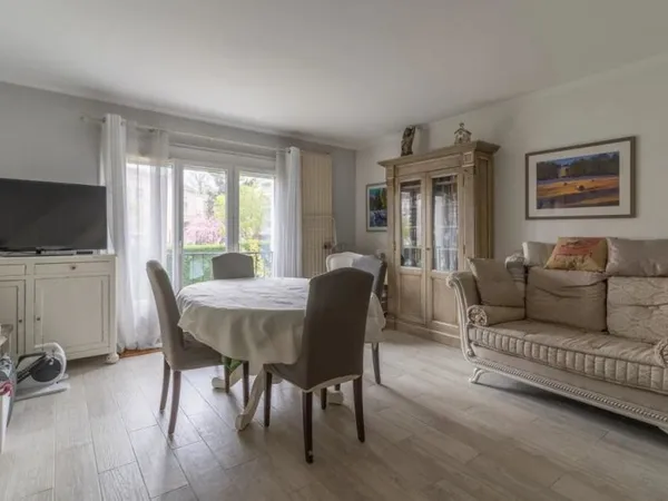 Maison de 4 pièces en parfait état au coeur de Maurepas