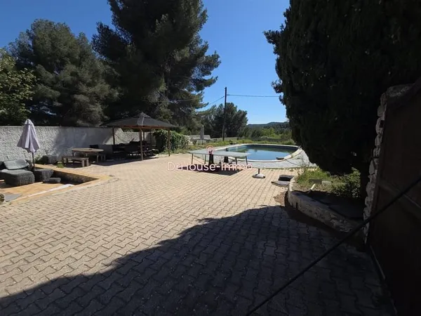 Secteur Saint Julien les Martigues Maison avec 2 appartements indépendants Piscine Terrain 550 m²
