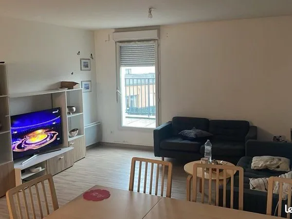 Chambre en colocation dans grand appartement meublé
