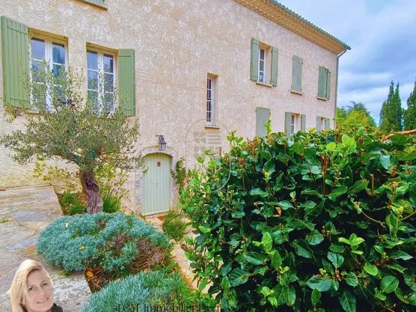 Maison 8 pièces 270 m²