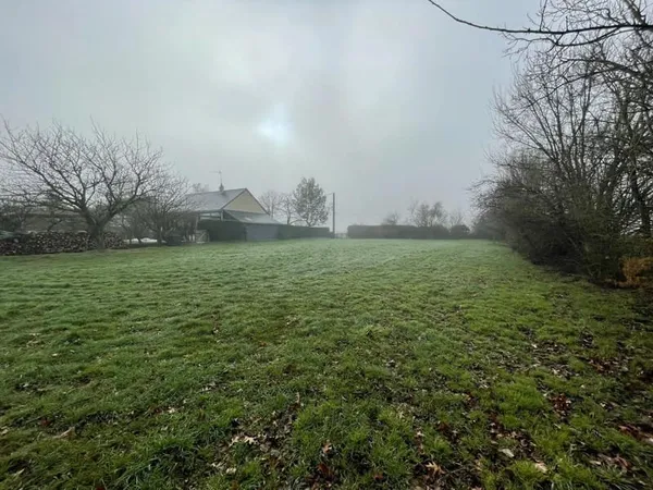 Terrain à bâtir de 1831 m² à NOTRE-DAME-D'ALLENCON (49)