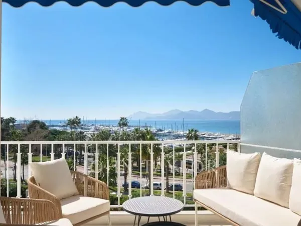 Croisette Port Canto Magnifique vue mer splendide appartement en étage élevé