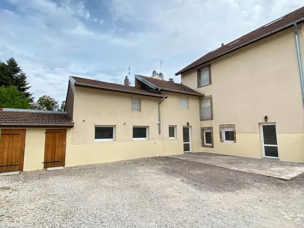 Loue grand F4 avec terrasse et 2 parkings