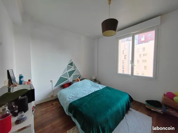 Place dans une colocation, proche place de Bretagne