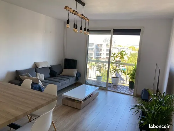 Appartement T2 Rives du Lez vue arbre blanc