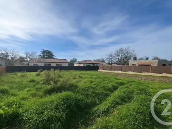 Terrain 784 m²