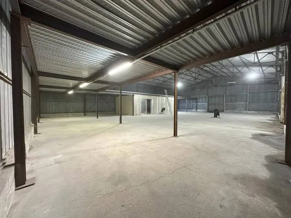 Local d'activité 825 m²