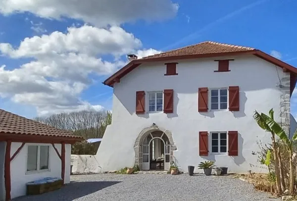 Maison de caractère T6 datanrt de 1586 en bon état géneral