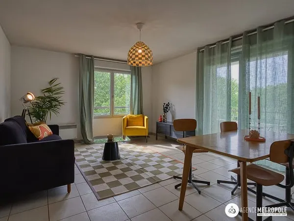 MONTAUDRAN : GRAND T3 MEUBLE AVEC PARKING