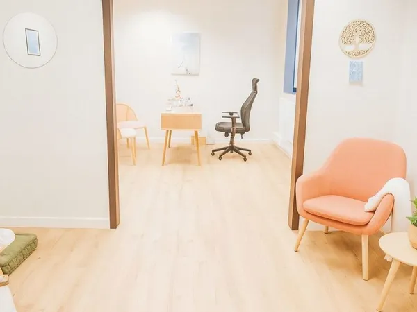 A VENDRE - Local professionnel 80 m² + 4 parkings