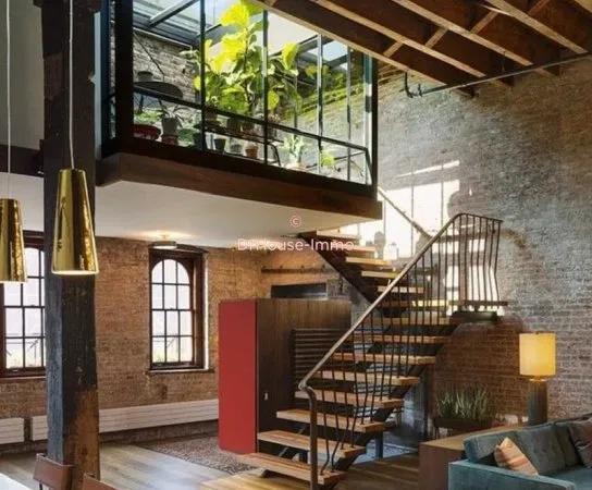 Dépot à fort potentiel-projet loft investissement à Gentilly, 8 pièces avec terrasse et garage
