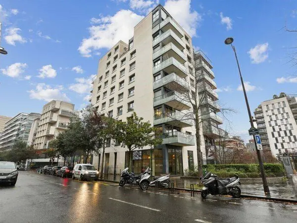 Local commercial 392 m²