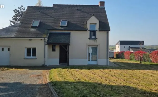 MAISON INDIVIDUELLE avec jardin dans hameau
