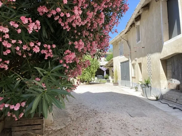 Maison de village 425 m2 avec cour intérieure