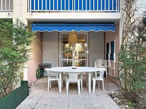 Appartement T2 + cabine avec terrasse à 200m de la plage de Cavalière