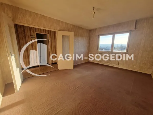 Studio 33 m2 côté cour avec cave Immeuble en rénovation én