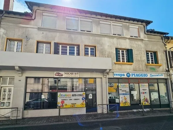 Immeuble à rénover avec local commercial + 2 T5 à vendre TARBES (65)