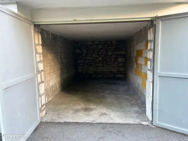 Box individuel 14,4 m² - proche RER A