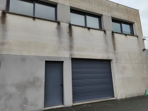 ARTIGUES Local commercial proposant une ou quatre zone de location