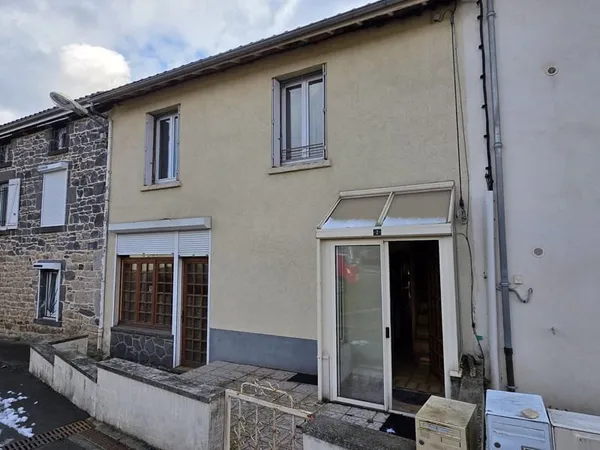 Theix, Maison de village aux portes du parc des volcans