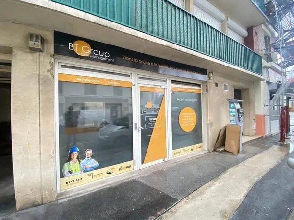 Local 77 m²