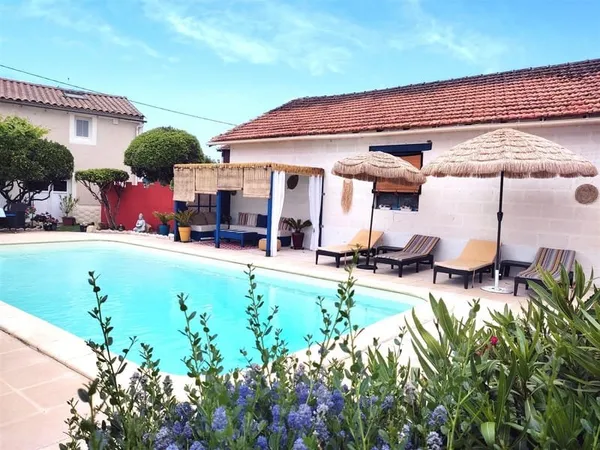 Stone farmhouse with pool and independent 3 gîte