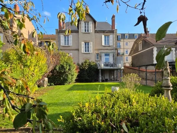 A vendre en exclusivité à AUTUN, maison de Maître 5 chambres avec charmant jardin