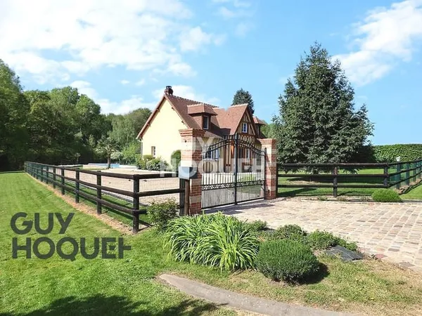 Maison traditionnelle dans un environnement agréable