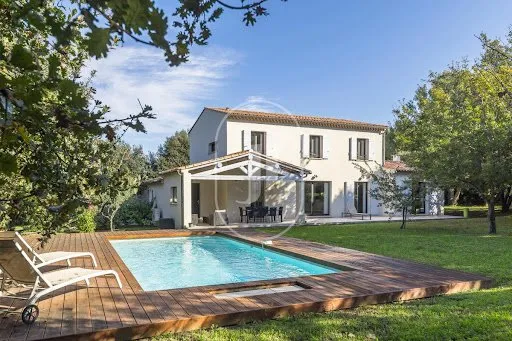Villa 8 pièces 205 m²