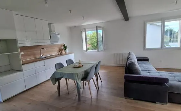Maison Centre Village Saint Etienne Du Bois 5 pièce(s) 115 m2