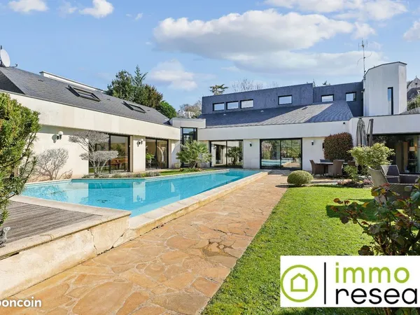 Maison 8 pièces 275 m²