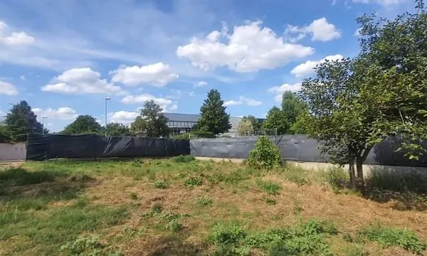 Terrain 700 m²