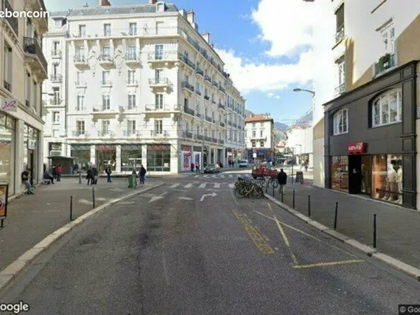 Local commercial 260 m²