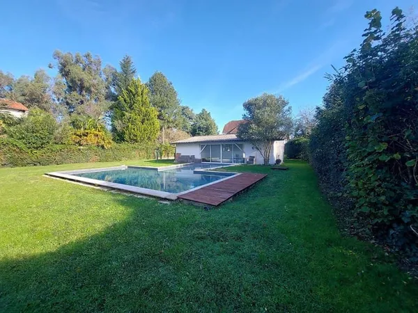 Garage à convertir en Logement sur Terrain Constructible Lons (limite PAU) 686 m2
