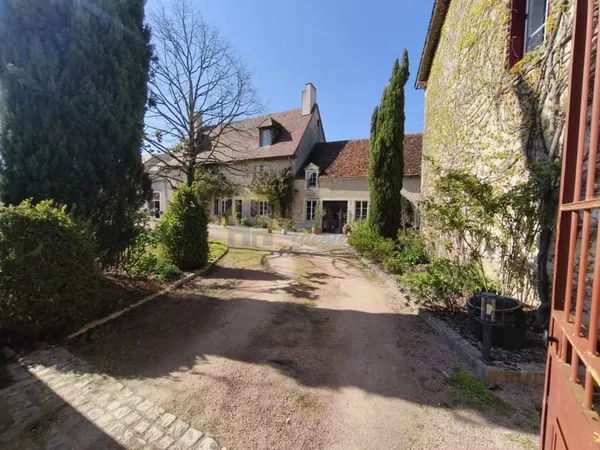 Propriété d'exception du XVe siècle, piscine et nombreuses dépendances.
