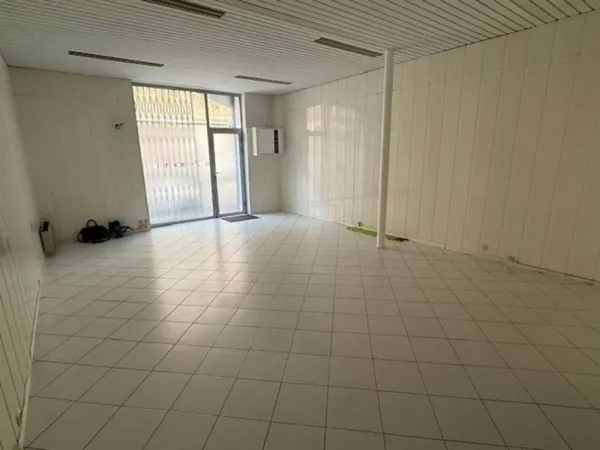 Location / Local commercial - 63 m²