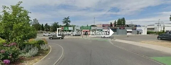 Local commercial 226 m²
