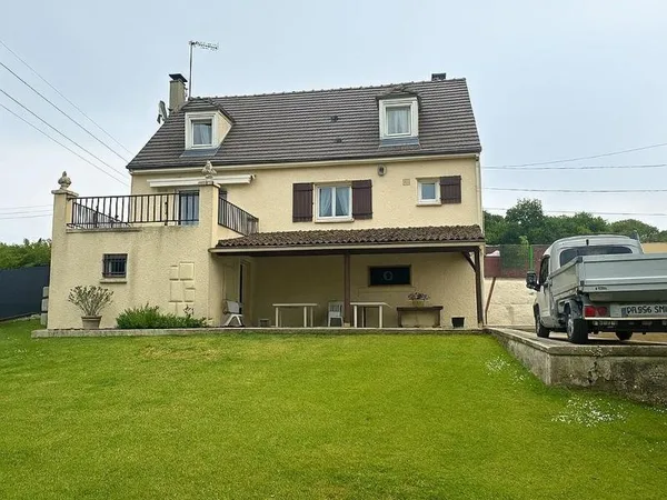Maison idéalement située dans un village calme et paisible