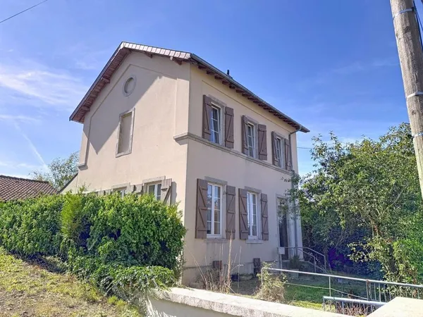 Ancienne école à rénover avec fort potentiel