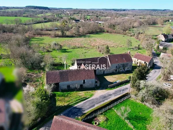 Maison en pierre avec dépendances - Terrain de 2,9 hectares