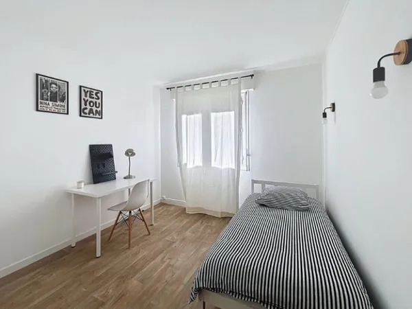 Chambre lumineuse refaite à neuf - métro 8 Créteil Préfecture - proche UPEC - tout inclus