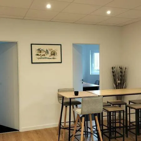 Bureau et espace de travail Location Séné   450€