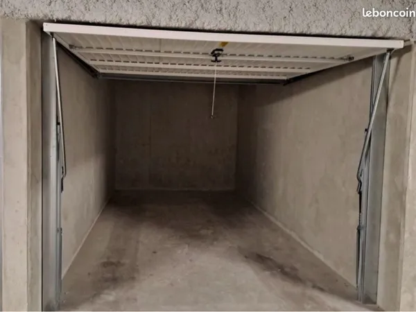 Garage sécurisé 18 m² à Antibes