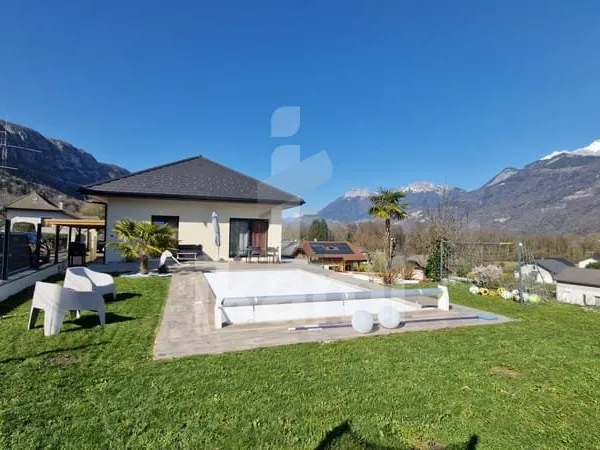 Lathuile, Maison 165 m2 avec piscine à 1 km du lac d'Annecy