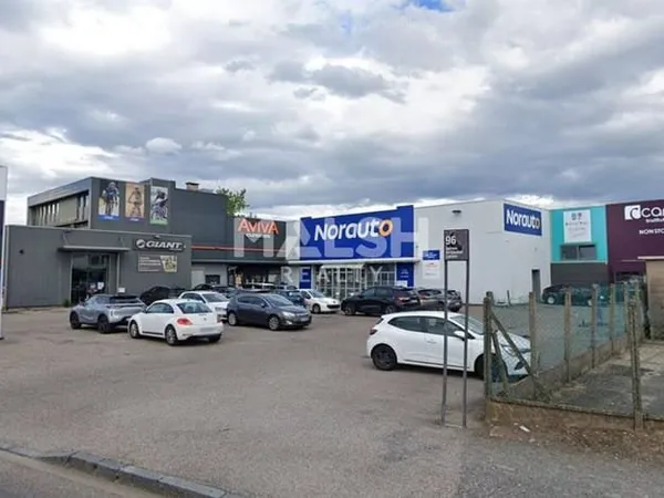 Local commercial 478 m²