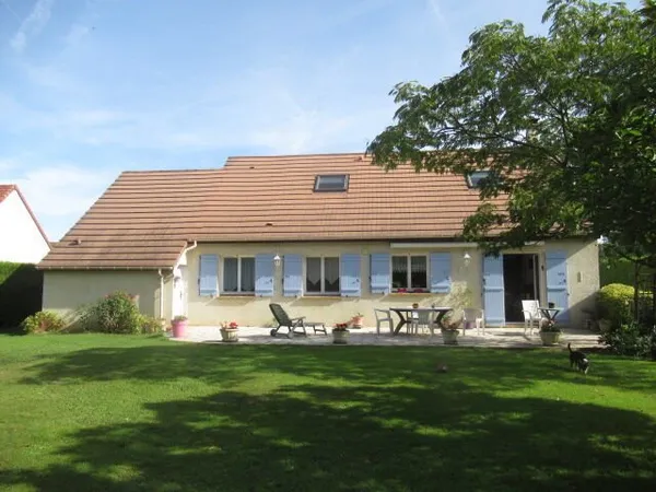 Agréable maison familiale à dex pas de Bréval!!!