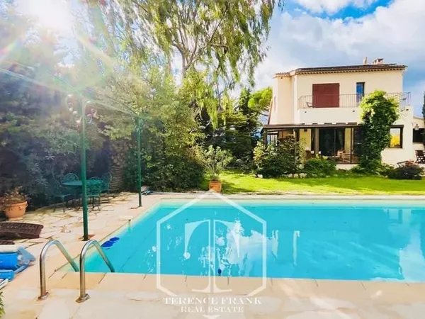 Nice proche Saint Roman de Bellet, magnifique Maison de 183 m2 habitable sur un terrain de plein pie