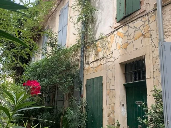 Charmante maison au coeur de la Roquette, Arles