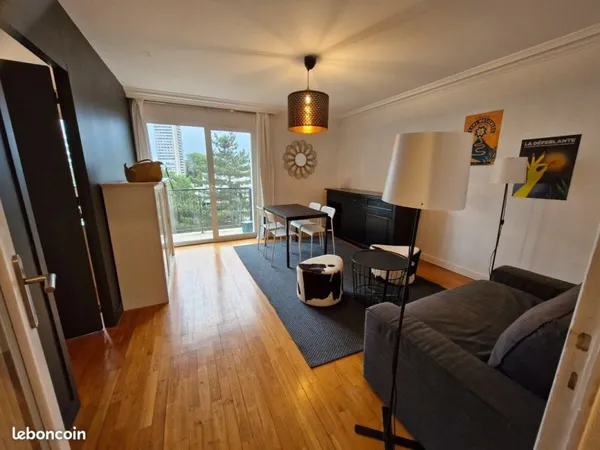 Loue chambre dans très bel appartement centre ville Bourg L'évêque