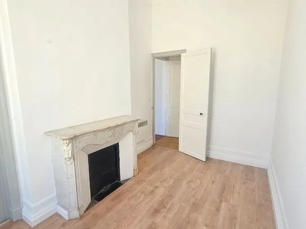 Bureau et espace de travail Location Marseille  10m² 280€